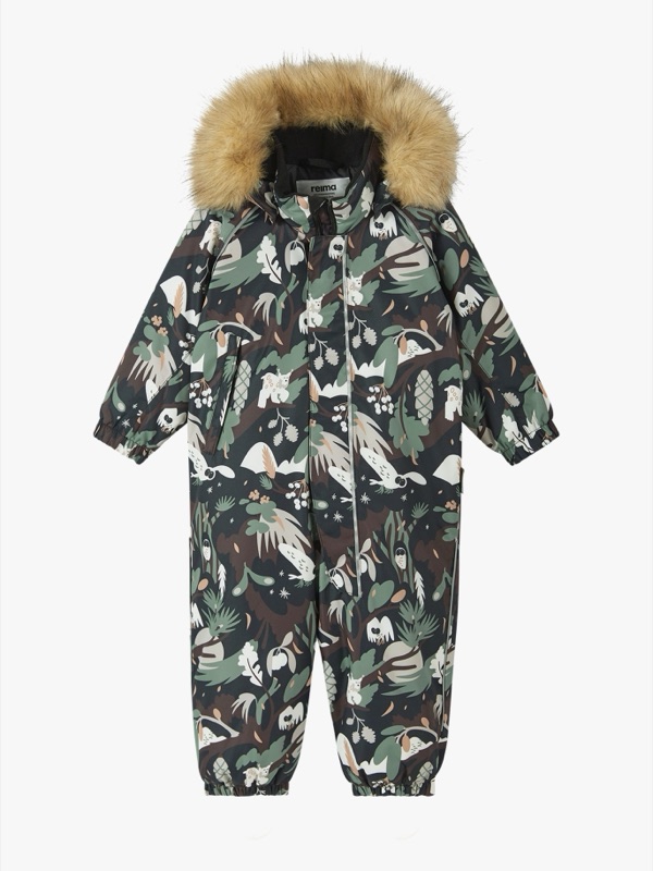 Reima Lappi Baby, en vinteroverall med mörk botten och mönster av blad och djur i grönt och vitt, och luva med pälskant